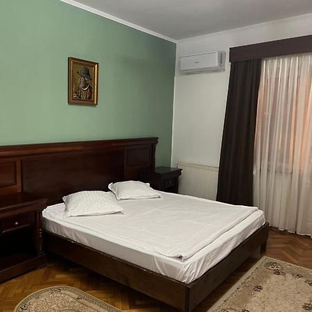 Pensiunea Diana Hotell Făgăraş Exteriör bild